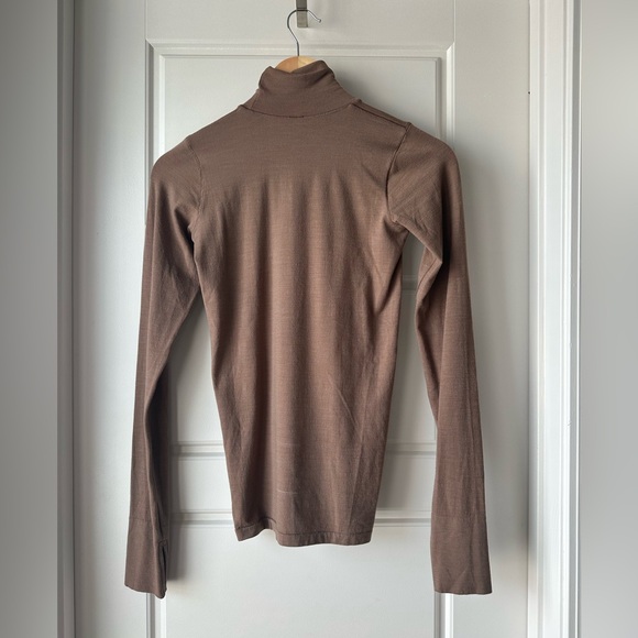 Athleta Brown Long Sleeve Turtleneck - Picture 3 of 4